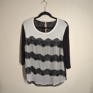 Black and white lace shirt/ EUC